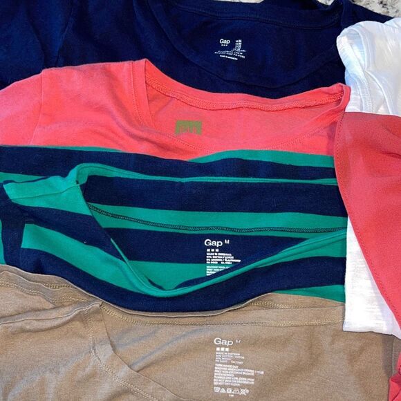 Mixed Bundle Of Gap Womens Tank Top Blouse T-Shirt Assorted Size Medium - Picture 3 of 7